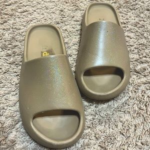 Mudd Shimmer Slides